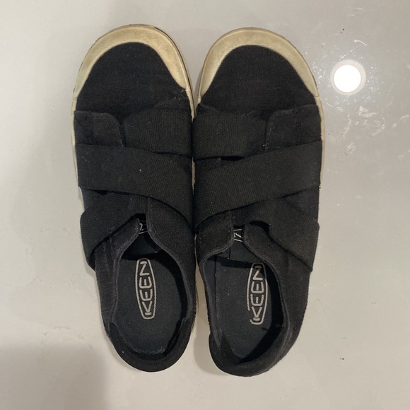 Keen Women&s Elsa Iv Gore Slip-On Black size 5.5 - Picture 5 of 6